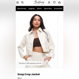 Buffbunny snap crop jacket XS